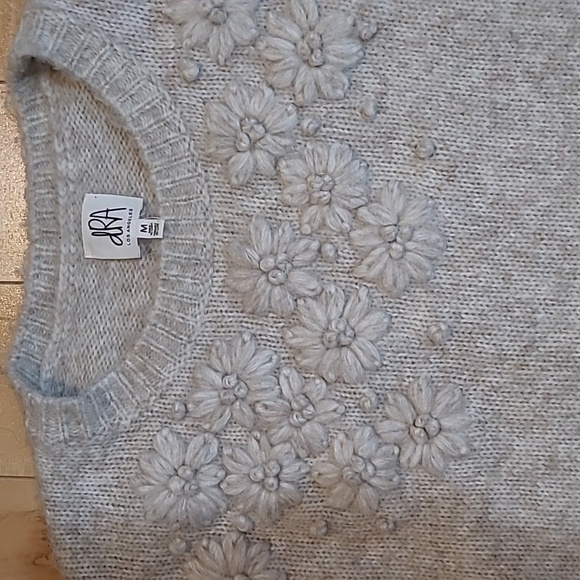 dRA women's size medium sweater - Picture 3 of 7